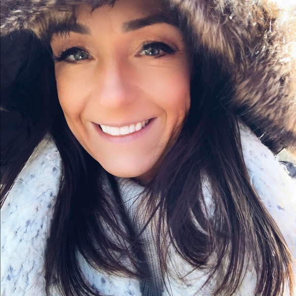 Meet your Posher, Anna - Picture 2 of 2